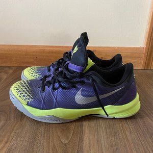 Nike Kobe mens basketball shoe
